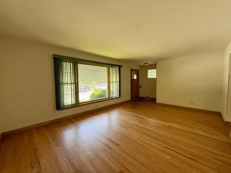 10416 South Sacramento Avenue Chicago IL 60655