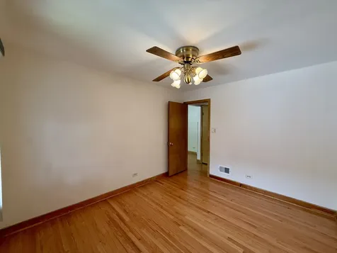 10416 South Sacramento Avenue Chicago IL 60655