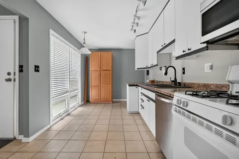 621 Hawthorne Court Carpentersville IL 60110