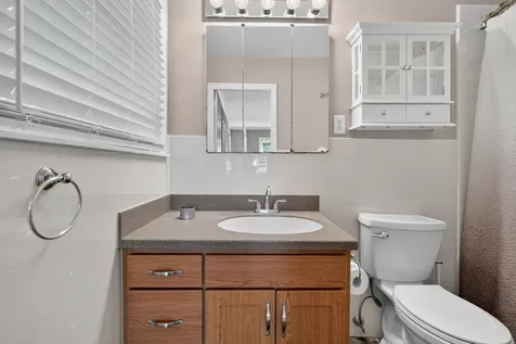 621 Hawthorne Court Carpentersville IL 60110