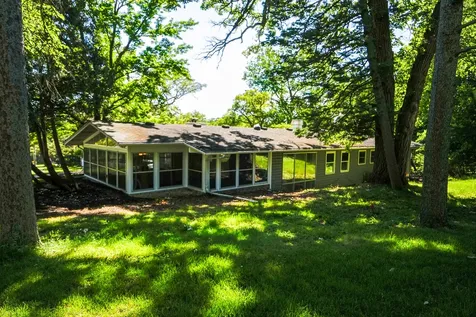 621 Hawthorne Court Carpentersville IL 60110