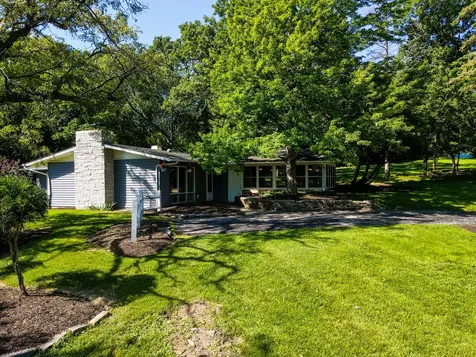 621 Hawthorne Court Carpentersville IL 60110