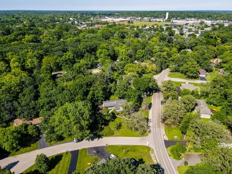 621 Hawthorne Court Carpentersville IL 60110