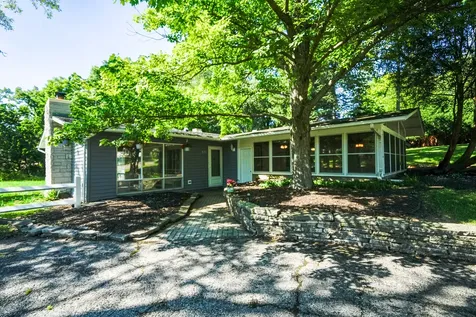 621 Hawthorne Court Carpentersville IL 60110