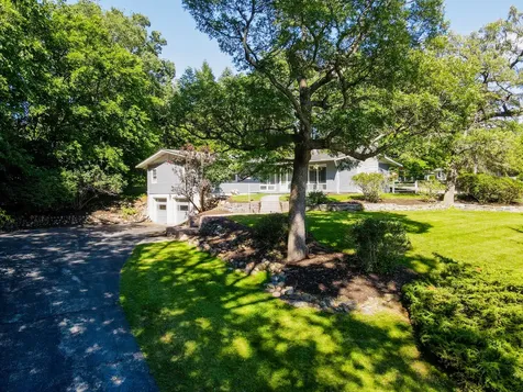 621 Hawthorne Court Carpentersville IL 60110