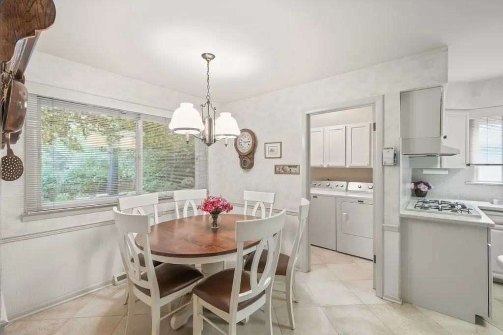 2724 Old Glenview Road Wilmette IL 60091