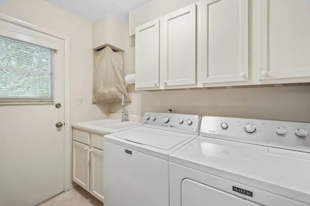 2724 Old Glenview Road Wilmette IL 60091