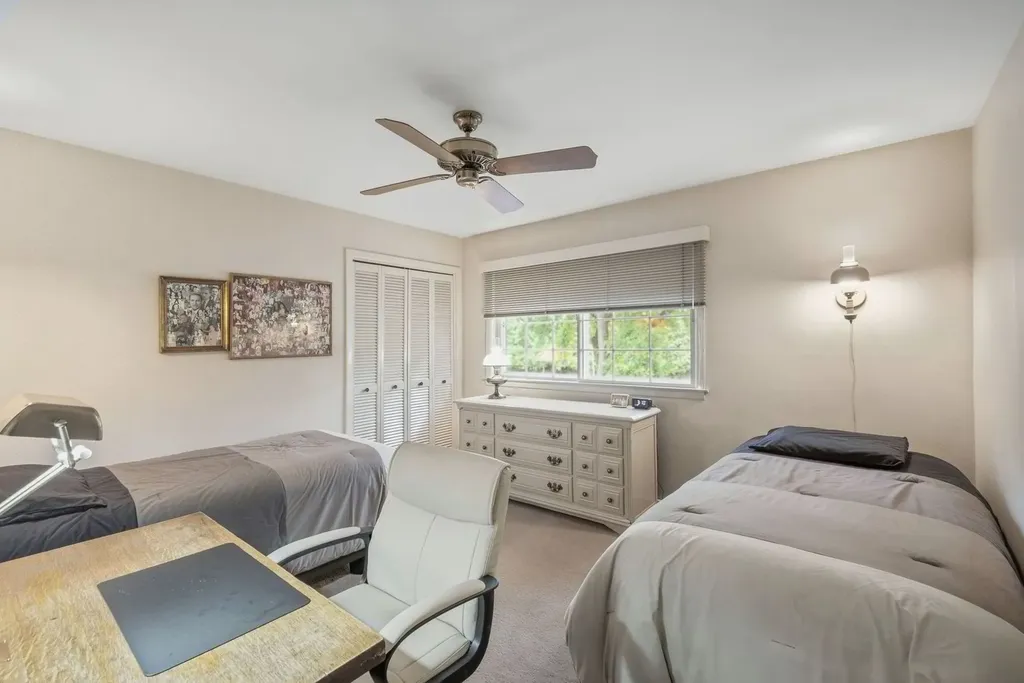 2724 Old Glenview Road Wilmette IL 60091