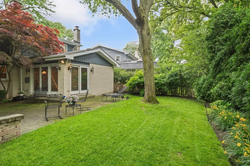 2724 Old Glenview Road Wilmette IL 60091