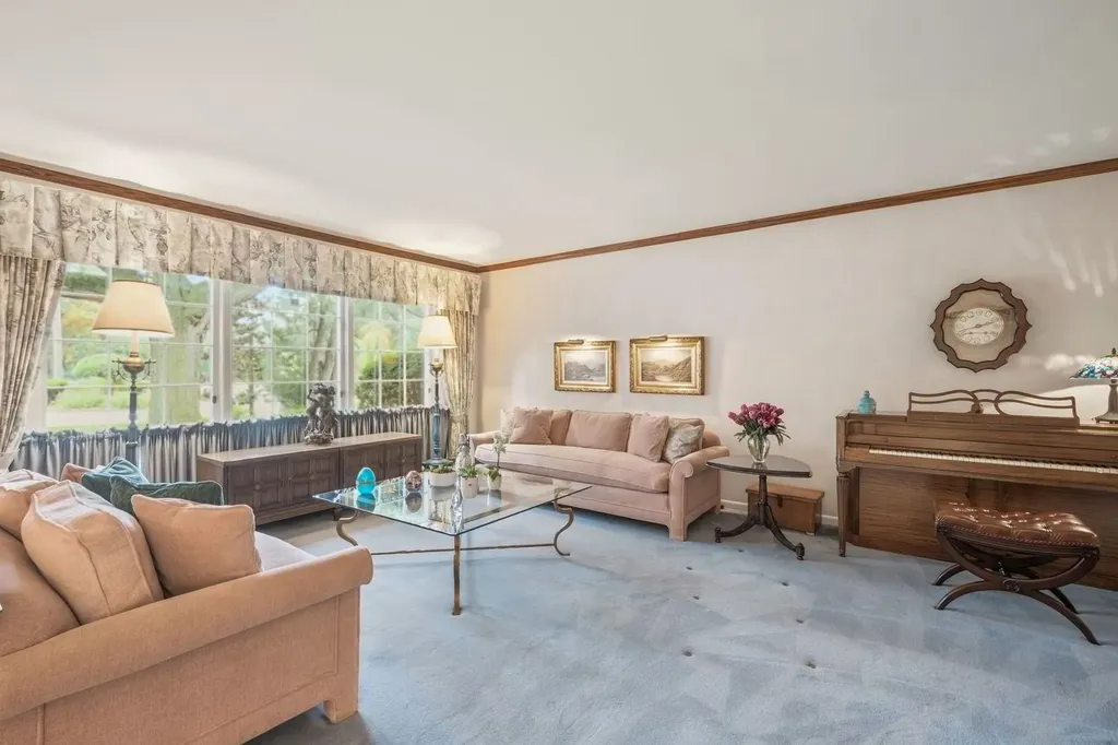 2724 Old Glenview Road Wilmette IL 60091