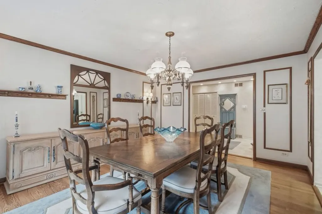 2724 Old Glenview Road Wilmette IL 60091
