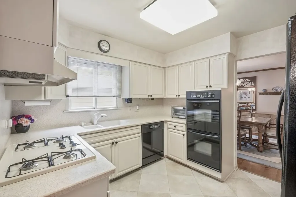 2724 Old Glenview Road Wilmette IL 60091