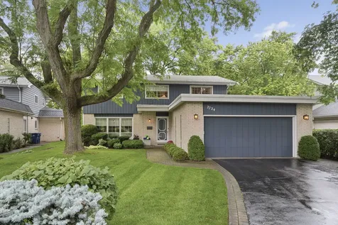 2724 Old Glenview Road Wilmette IL 60091