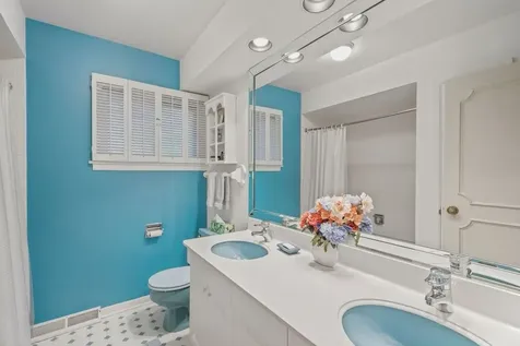 2724 Old Glenview Road Wilmette IL 60091