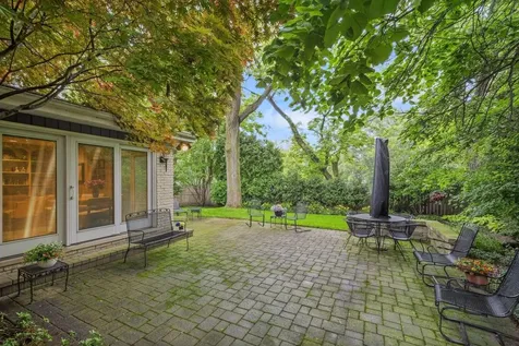 2724 Old Glenview Road Wilmette IL 60091