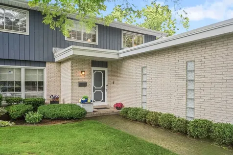 2724 Old Glenview Road Wilmette IL 60091