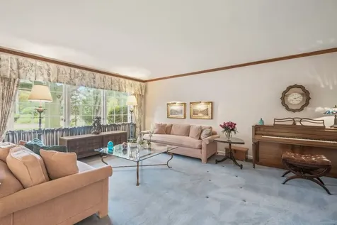 2724 Old Glenview Road Wilmette IL 60091