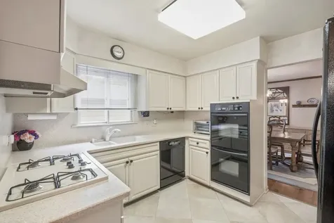 2724 Old Glenview Road Wilmette IL 60091
