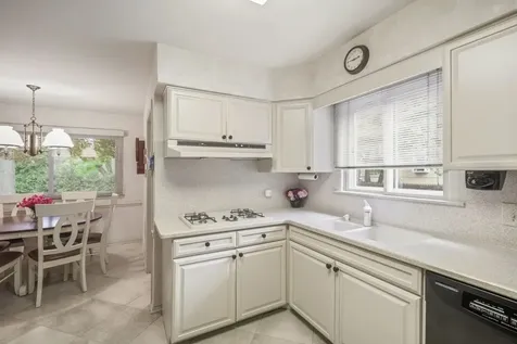 2724 Old Glenview Road Wilmette IL 60091