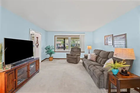 91 Kendal Road Elk Grove Village IL 60007