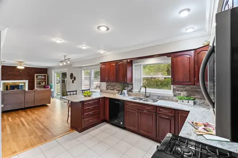 91 Kendal Road Elk Grove Village IL 60007