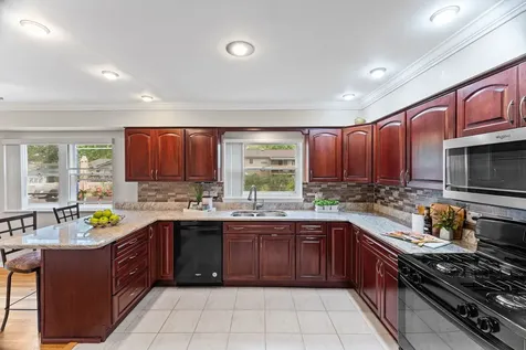 91 Kendal Road Elk Grove Village IL 60007