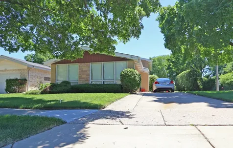 8801 Lowell Terrace Skokie IL 60076