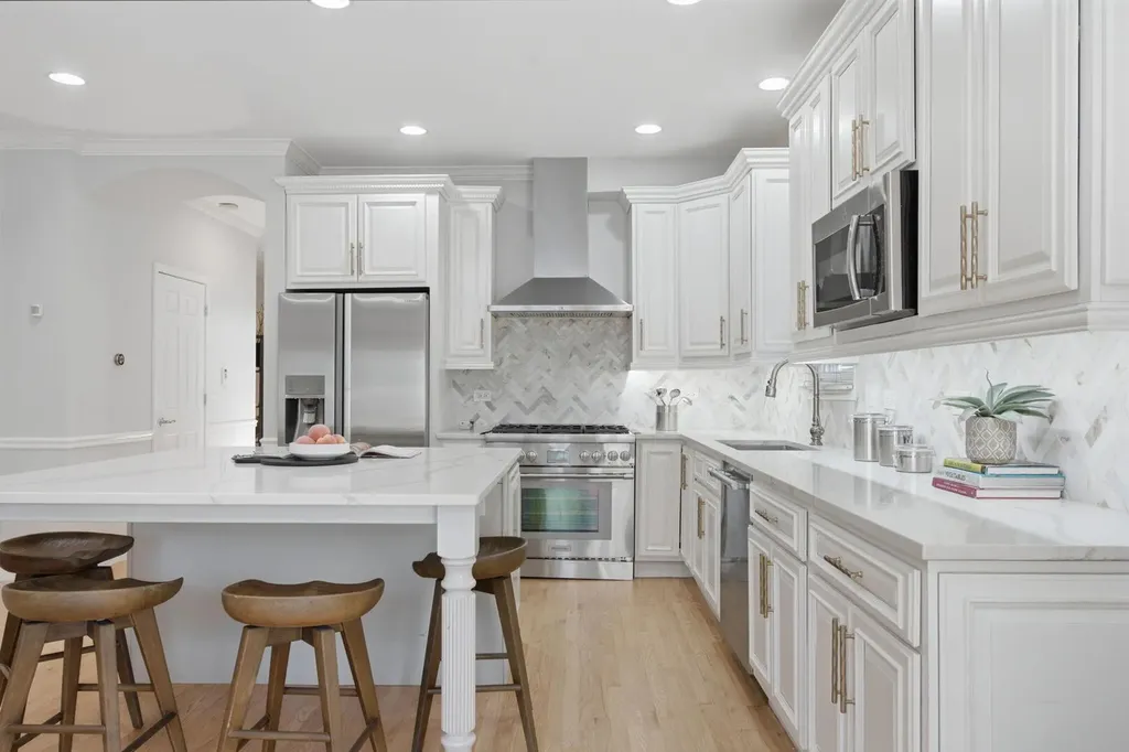 1815 West School Street Chicago IL 60657