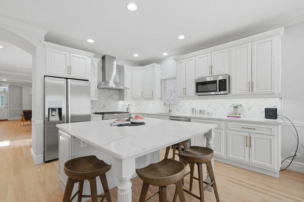 1815 West School Street Chicago IL 60657