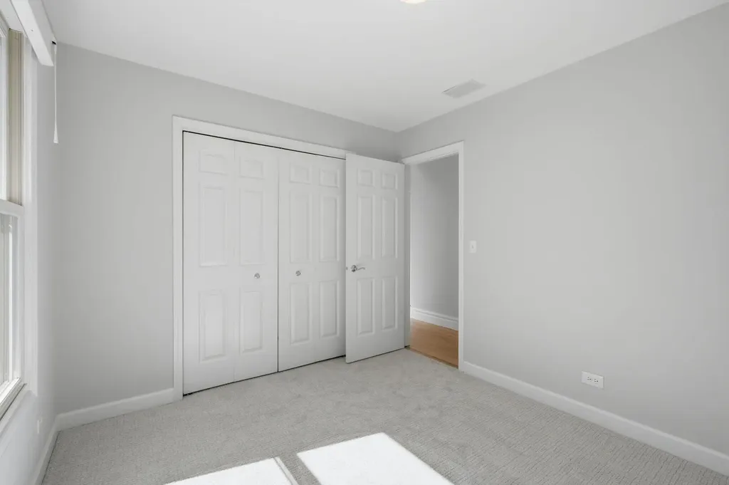 1815 West School Street Chicago IL 60657