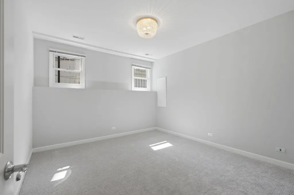 1815 West School Street Chicago IL 60657