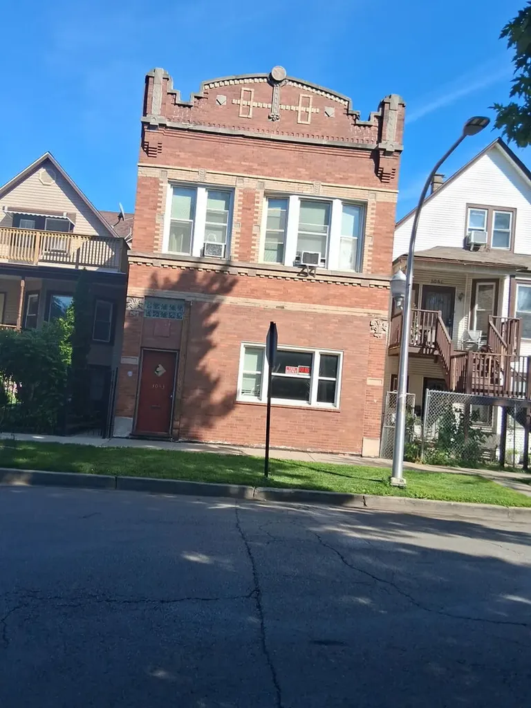 3053 North Elbridge Avenue Chicago IL 60618
