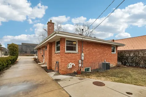 124 Harlem Avenue Glenview IL 60025