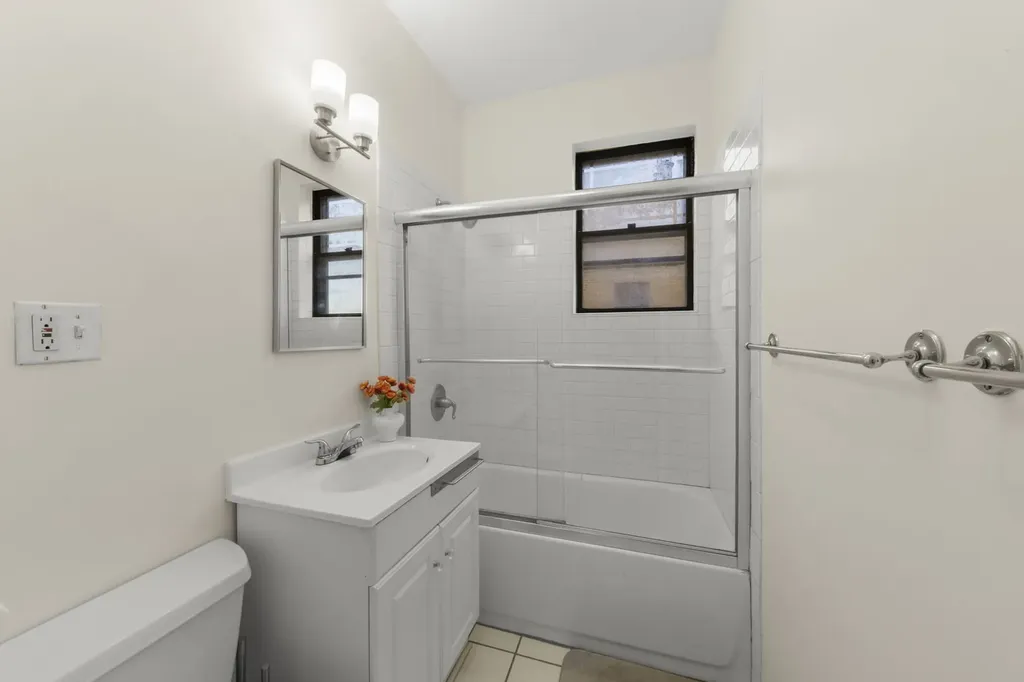 640 West Waveland Avenue Chicago IL 60613