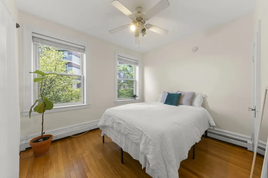 640 West Waveland Avenue Chicago IL 60613