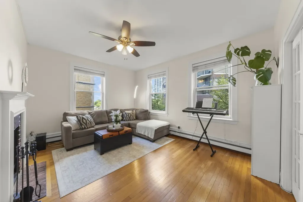 640 West Waveland Avenue Chicago IL 60613