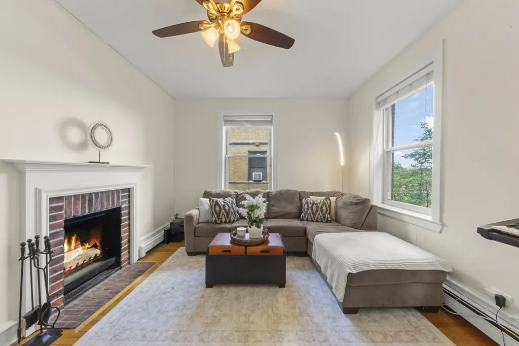 640 West Waveland Avenue Chicago IL 60613