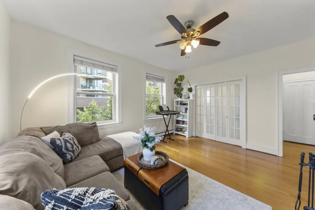 640 West Waveland Avenue Chicago IL 60613