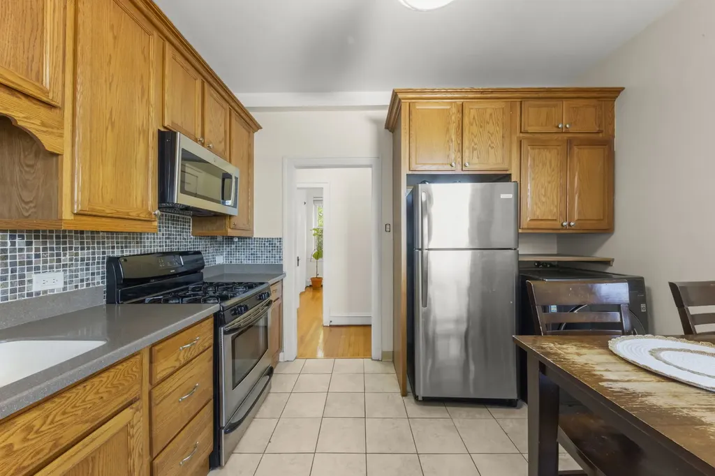 640 West Waveland Avenue Chicago IL 60613