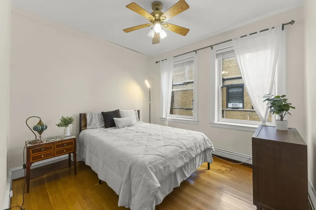 640 West Waveland Avenue Chicago IL 60613