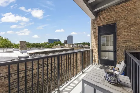 640 West Waveland Avenue Chicago IL 60613