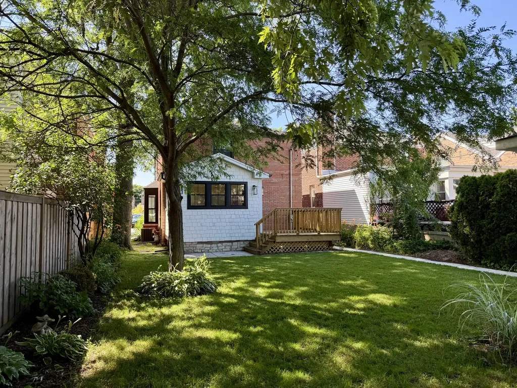 6217 North Leona Avenue Chicago IL 60646