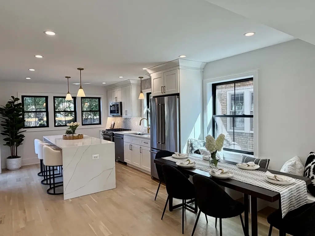 6217 North Leona Avenue Chicago IL 60646
