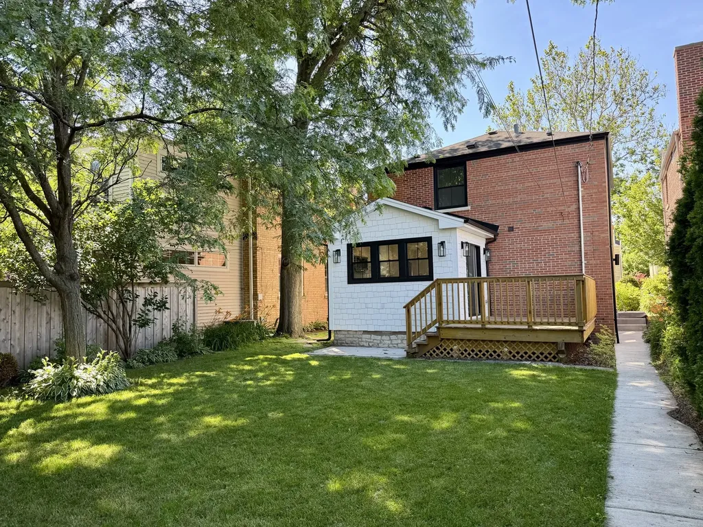 6217 North Leona Avenue Chicago IL 60646