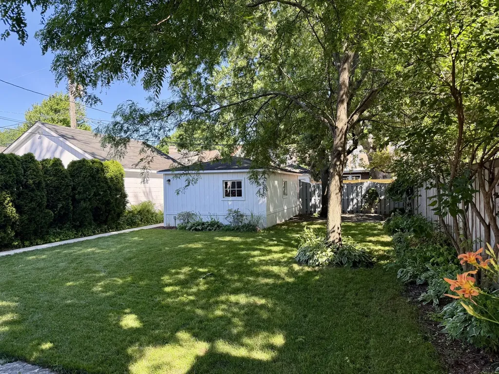 6217 North Leona Avenue Chicago IL 60646