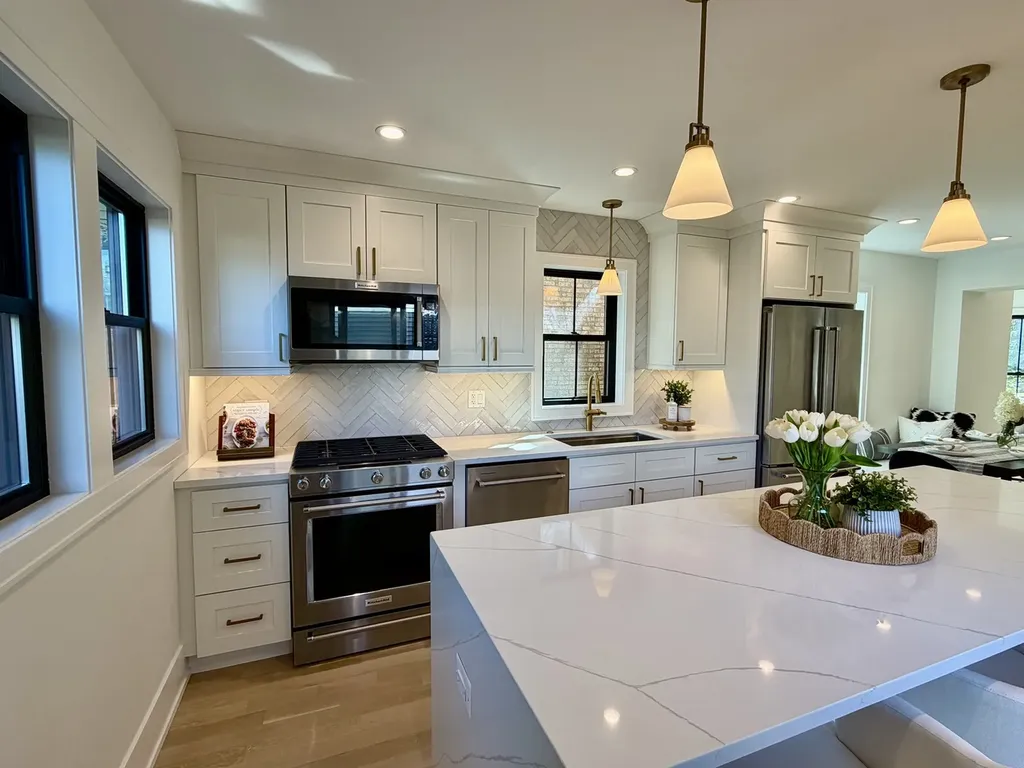 6217 North Leona Avenue Chicago IL 60646