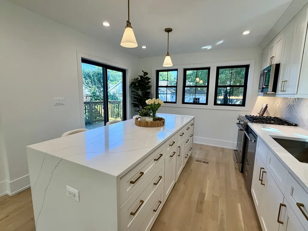6217 North Leona Avenue Chicago IL 60646