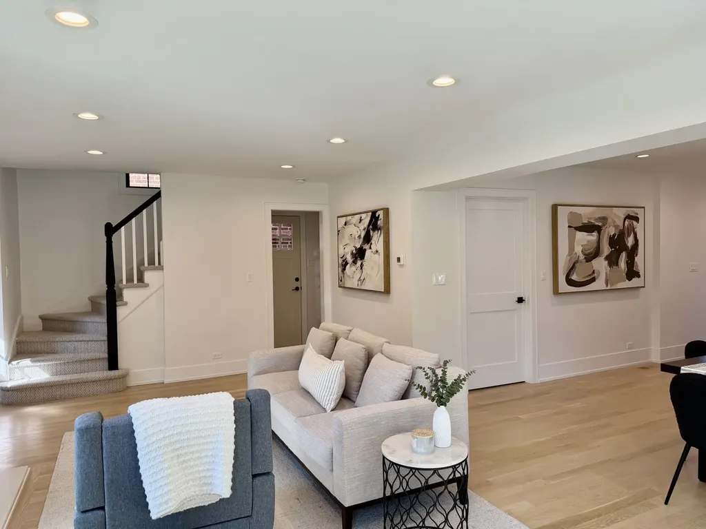 6217 North Leona Avenue Chicago IL 60646