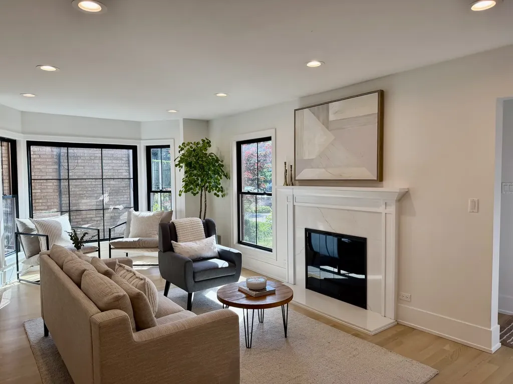 6217 North Leona Avenue Chicago IL 60646