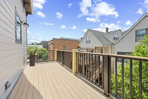 3339 North Kenmore Avenue Chicago IL 60657